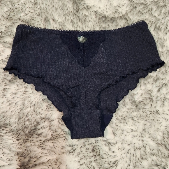 NWT La Vie En Rose Dark Blue Hiphugger Underwear - Picture 1 of 3